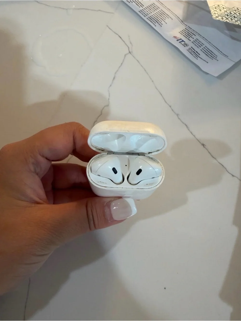 Apple White Wireless Earbuds with Matching Charging Case